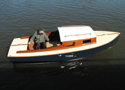 Boot - Holzmotorboot mit Elektromotor
