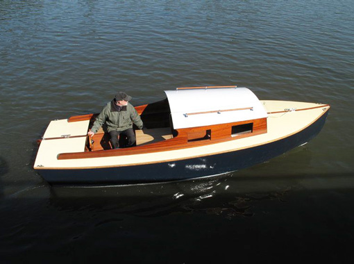 Boot - Holzmotorboot mit Elektromotor