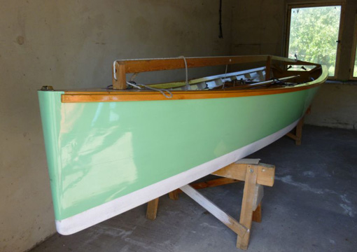 lackiertes Boot in der Werkstatt